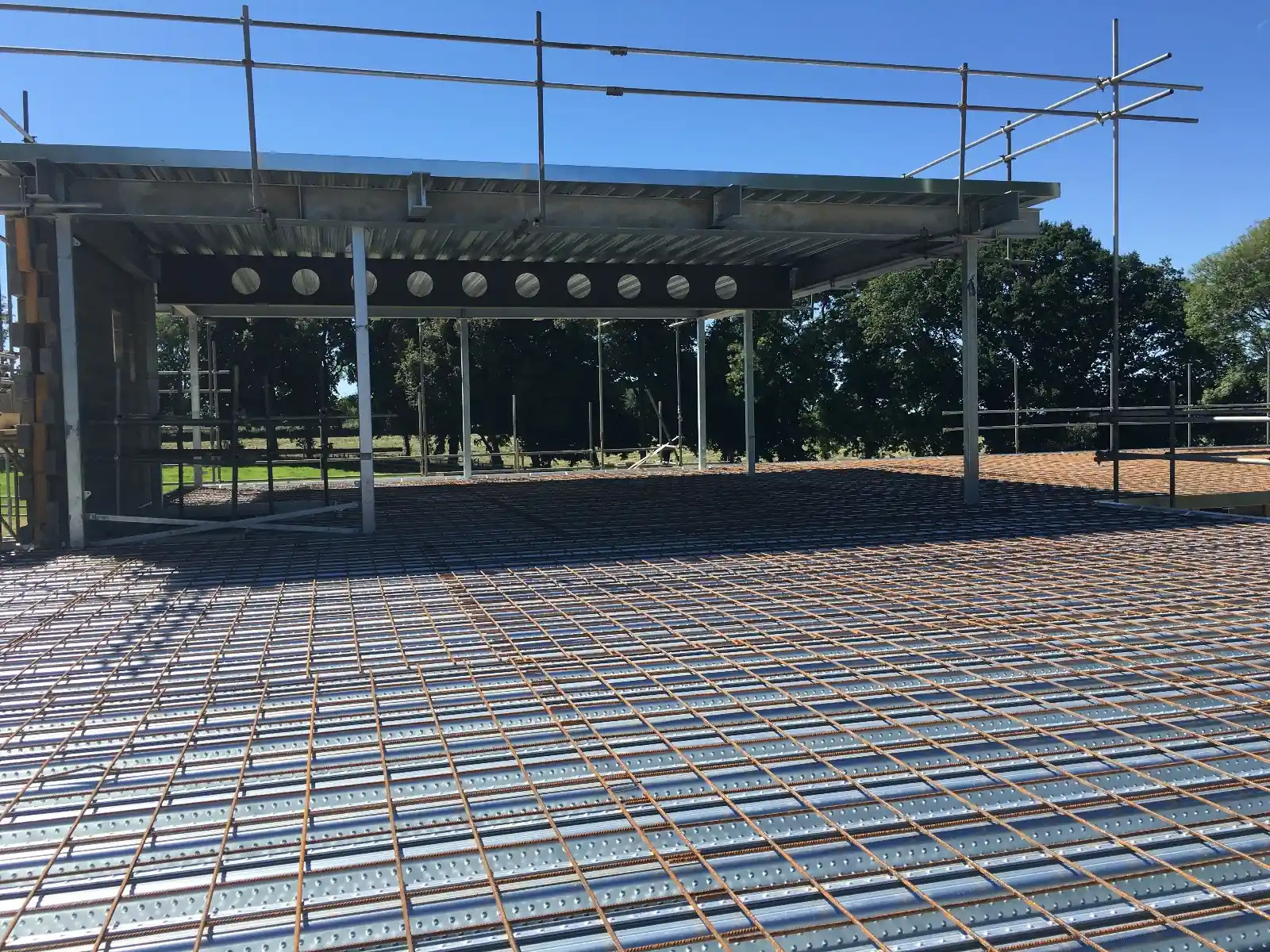 Steel Roof Structure Construction with Reinforced Concrete Decking